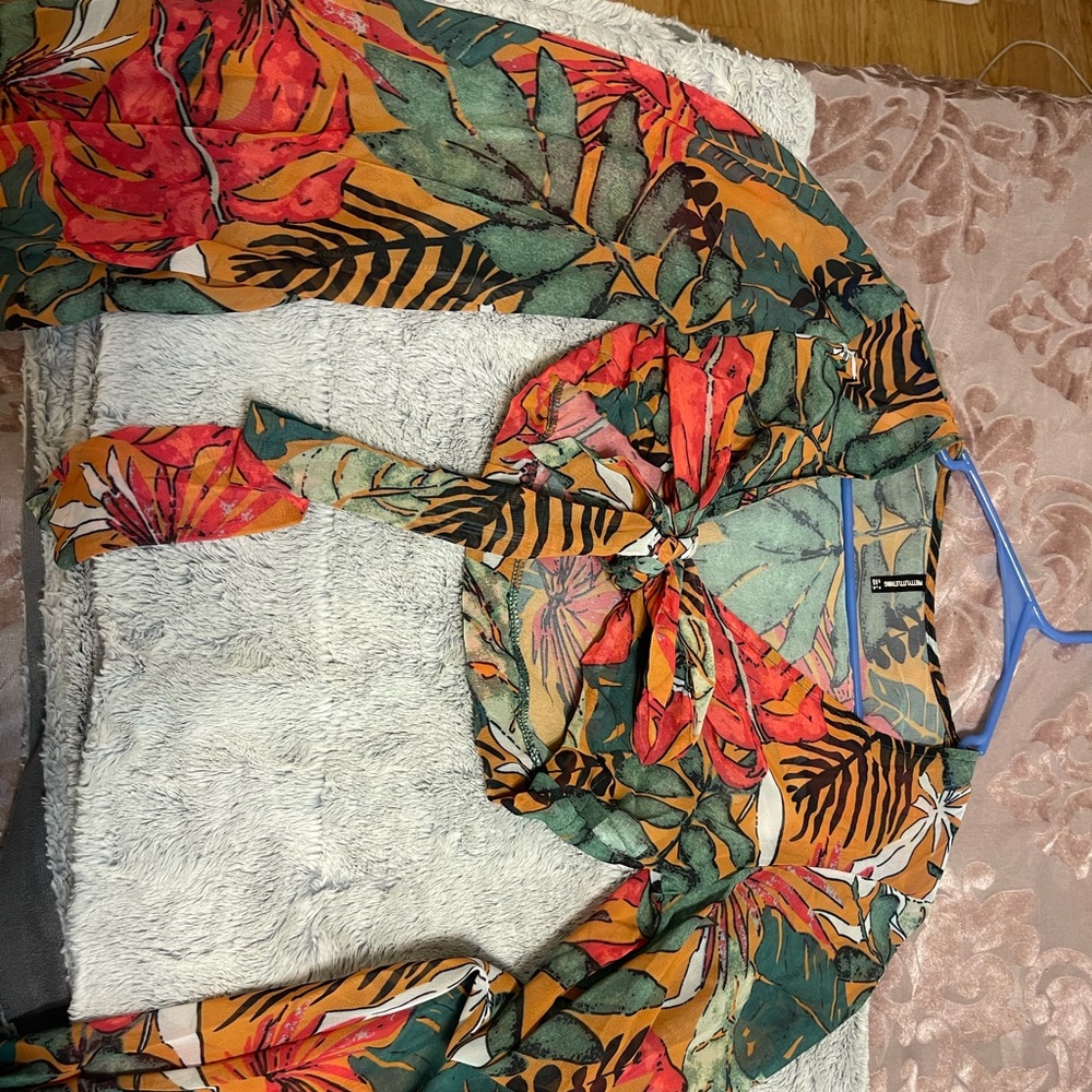 Two piece cover up set-top size 6 pants size 8(fits like a 6)
